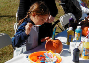 Craft Ideas, Event Activity Ideas, Seasonal Crafts, Pumpkin Painting, Children's Craft Ideas, Party Ideas, Event Planning, Special Events, Holiday Party, Event Planner